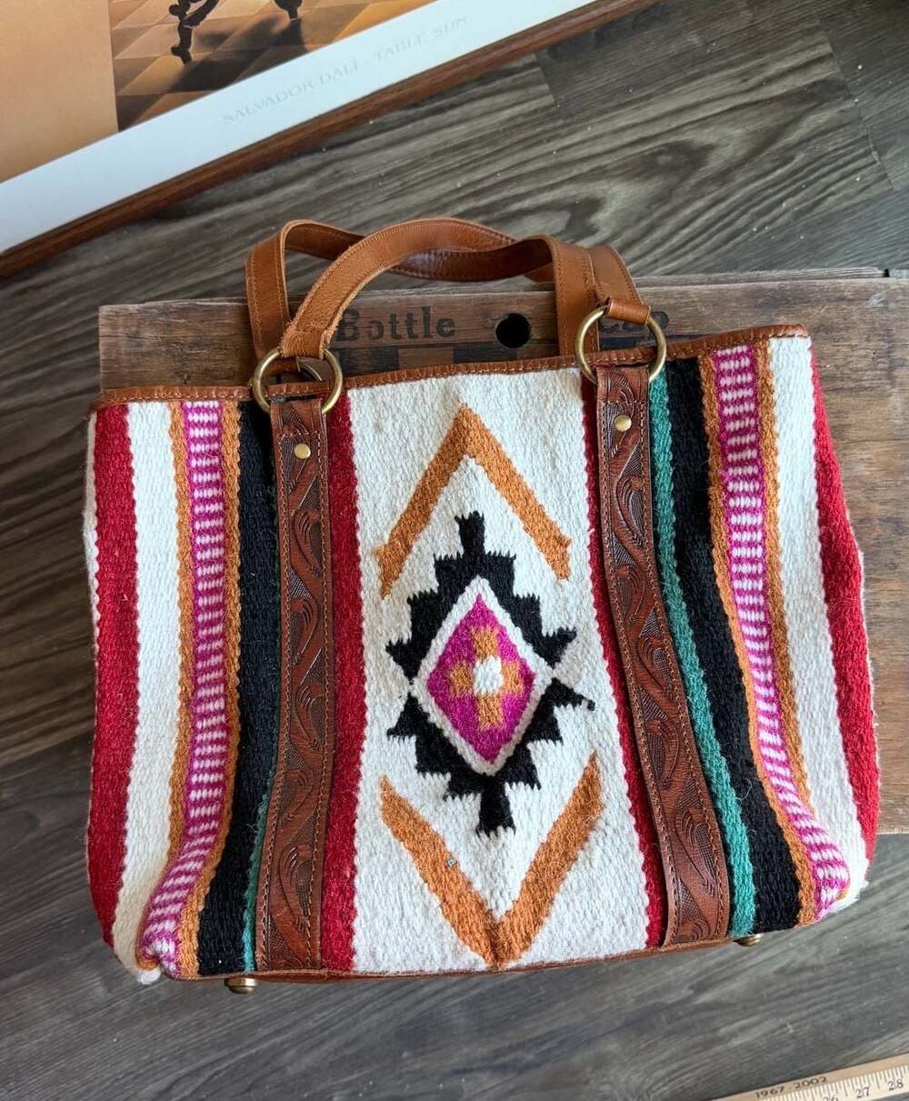 Ariat Women's Wool Blanket & Tooled Leather Tote Handbag Purse A770001597